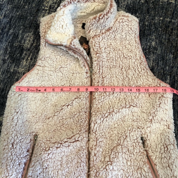 HP! Love Tree Sherpa Vest, Winter White & Pink Hue NWT Women’s Size Medium - Picture 8 of 9